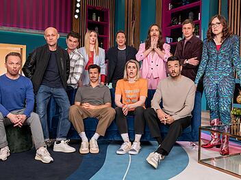 Die Teilnehmerinnen und Teilnehmer der sechsten Staffel von "Last One Laughing". Wer in Staffel sieben gegeneinander antreten wird, ist noch nicht bekannt.