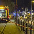 Ein 16-Jähriger war auf einen  Güterzug geklettert und vermutlich in den Bereich der Oberleitung gekommen. Dort sprang vermutlich durch einen so genannten Lichtbogen der Strom über, der brennende Junge fiel auf den Bahnsteig.  Foto: Aaron Klewer/Einsatz-Report24/dpa
