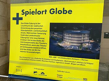 Am Freitagvormittag wurde der Quellenhinweis auf dem Plakat um mehrere Namen erweitert.