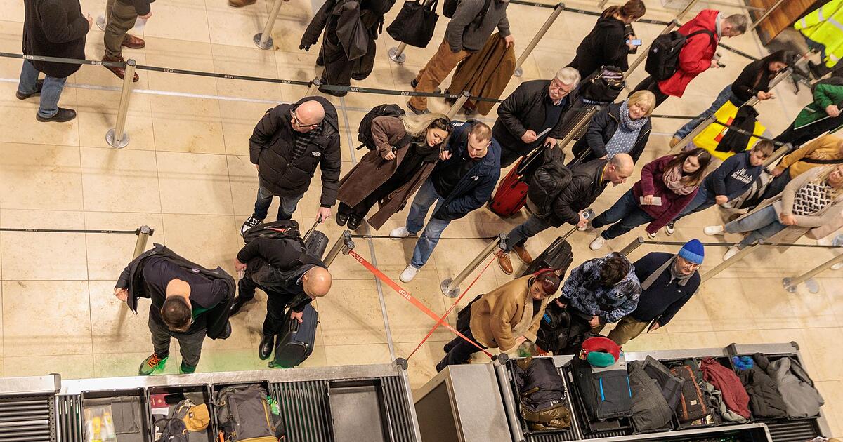 Betrieb-am-BER-wieder-aufgenommen-Erste-Maschine-gestartet