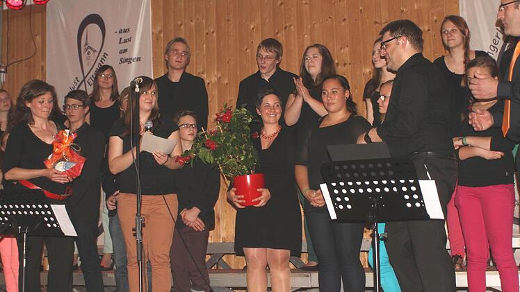 Sie tragen nun die Verantwortung und erhielten großen Beifall; von links Ursula Bauer, Melanie Scholz, die Dirigenten Sonja Wissmüller und Andreas Brunner sowie Thomas Knöttner.