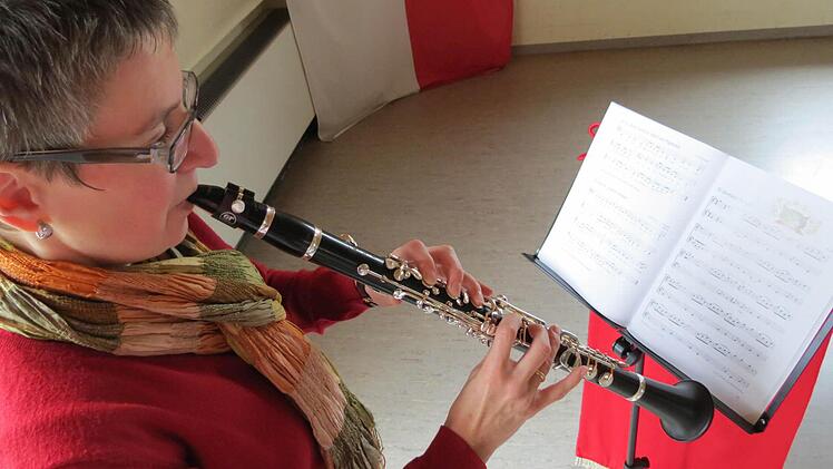 Monika Schaupp beim Klarinette-Spielen Foto: Doris Bauer