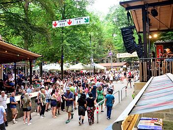 Polizeieinsätze auf Annafest in Forchheim: E-Bike gestohlen - Streit zwischen Fußballfans eskaliert