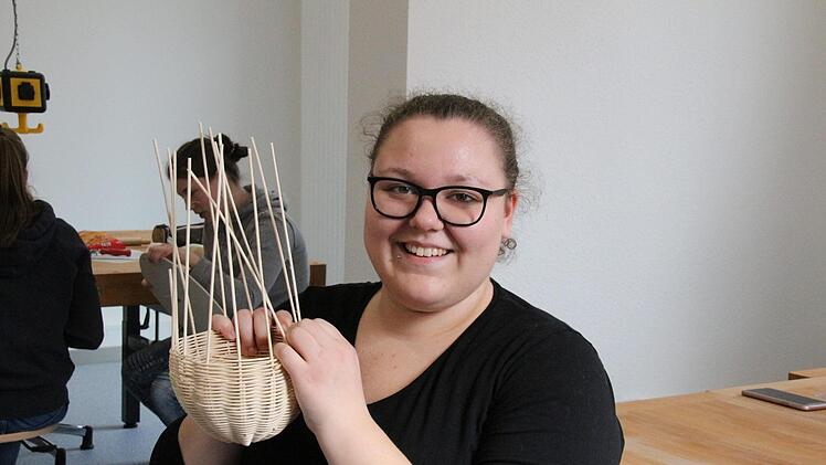 Sandra Schad ist eine der Pionierinnen: Sie gehört zum ersten Jahrgang Ergotherapeuten, der an der Coburger Medau-Schule ausgebildet wird.
