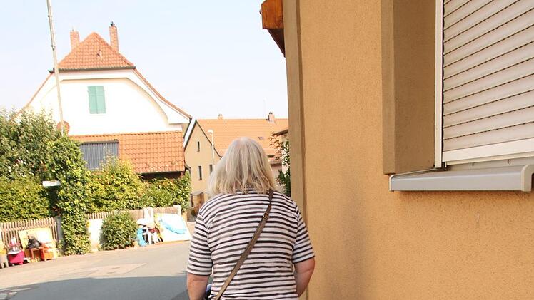 Ein schmaler Gehsteig in der Victor-von-Scheffel-Straße Foto: Matthias Einwag