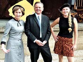 Komparsen aus der Region (von links): Christine aus Sparneck, Hartmut Schmidt aus Coburg und Jasmin Ringlein aus Nagel. Foto: Werner Reißaus