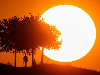 Wetterprognose für Franken: Erst "wüstenhaft", dann Kaltfront
