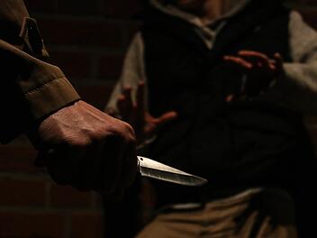 Der Streit zwischen mehreren Mitglieder zweier Familien eskalierte am Freitag: Plötzlich zog einer der Männer ein Messer. Die Mordkommission ermittelt. Symbolfoto: Christopher Schulz