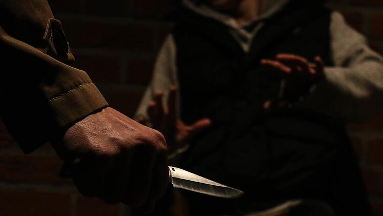 Der Streit zwischen mehreren Mitglieder zweier Familien eskalierte am Freitag: Plötzlich zog einer der Männer ein Messer. Die Mordkommission ermittelt. Symbolfoto: Christopher Schulz