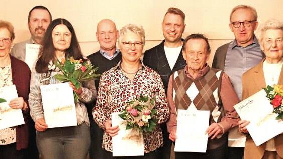 Bei den Ehrungen (von links): Anni Ort, Siegfried Hitschfel, Claudia Meißner, Gerd Lingner, Brigitte Wuschek, Markus Stubenvoll, Adolf Weller, Georg Steger und Katharina Staudigel Foto: Johanna Blum