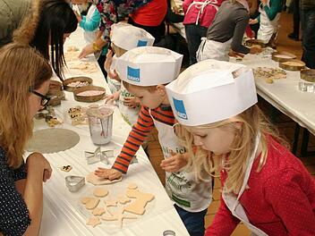 Viele kleine Bäcker und Schaulustige kamen zum Kinderbacktag in der Bäckerei Schmitt  Fotos: Werner Vogel