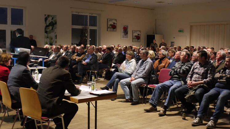 Das Thema Stadt-Umland-Bahn zog viele Interessierte an.  Foto: Lp