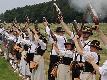 In Poxdorf ging es nicht ohne viel Pulverdampf ab,Fotos: fra-press