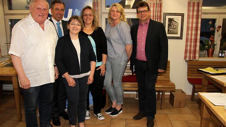 Der neue Ortsvorstand mit Fritz Schumm, Alexander Tritthart, Ute Christine Geiler, Angelika Tritthart, Manuela Kreiner-Kolb und Stephan Frahnert