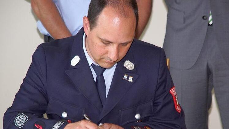 Auch der Kommandant der Feuerwehr Ebensfeld, Georg G&auml;belein, trug sich ein. Mario Deller