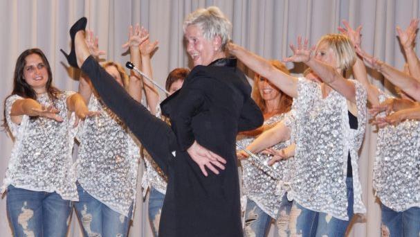 Grit Bittner (hier in schwarz) pr&auml;sentiert sich fit wie eine Zwanzigj&auml;hrige.Mario Deller