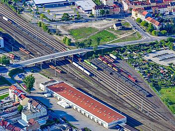 104 Meter überbrückt die 1966 gebaute Pfisterbrücke. Doch mit dem Bahnausbau ist das Ende der Spannbeton-Verbindung gekommen.  Fotos: Ronald Rinlef