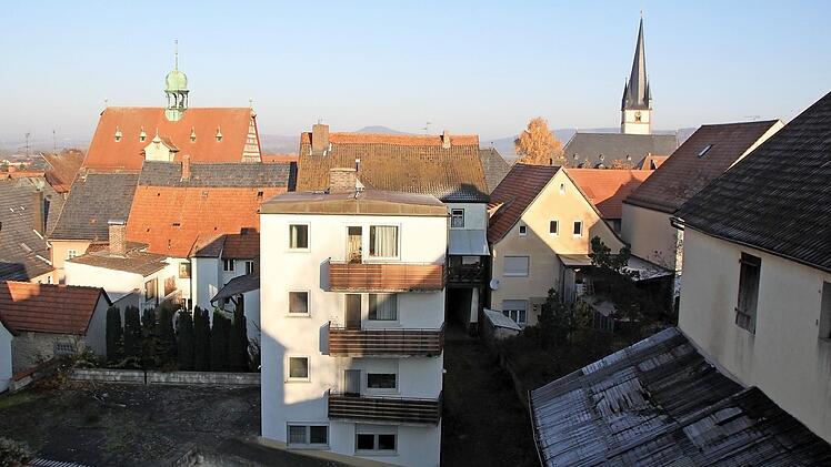 Abgerissen wird auch das ehemalige Bettenhaus (Bildmitte). Nächster Schritt ist nun, eine baugenehmigungsreife Ausschreibung zu erstellen.