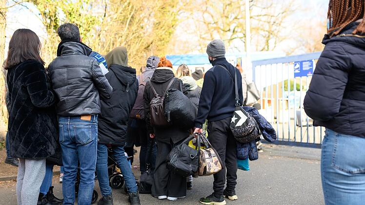 Flüchtlingsunterkunft in Dietersheim sorgt für "aufgeheizte Stimmung" - Landrat scharf angefeindet