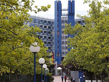 Wie viele Frauen sind dem ehemals leitenden Arzt der Gefäßchirurgie am Klinikum Bamberg zum Opfer gefallen? Foto: Matthias Hoch