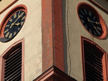 Schon der Laie erkennt von außen den Sanierungsbedarf der Bad Brückenauer Stadtpfarrkirche. Foto: Ulrike Müller
