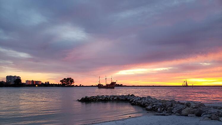 Rund um Dunedin, wo Lara Regenspurger wohnt, kann man legendäre  Sonnenuntergänge erleben.  Regenspurger