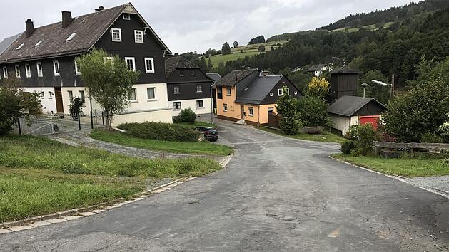 Die Breite der Ottendorfer Ortsdurchfahrt  sei ausreichend f&uuml;r landwirtschaftlichen Verkehr, rechnete B&uuml;rgermeister Erhardt vor.Heike Sch&uuml;lein