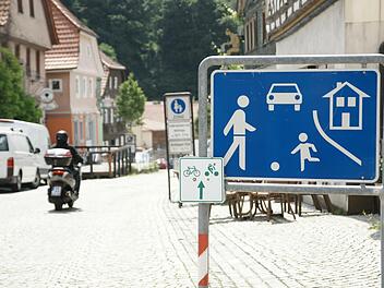 Hartmut B&ouml;s (Gr&uuml;ne) hat beantragt, dass die Fu&szlig;g&auml;ngerzone in der "Altstadt" auf die Spielstra&szlig;e ausgeweitet wird.  Foto: Steffen Standke