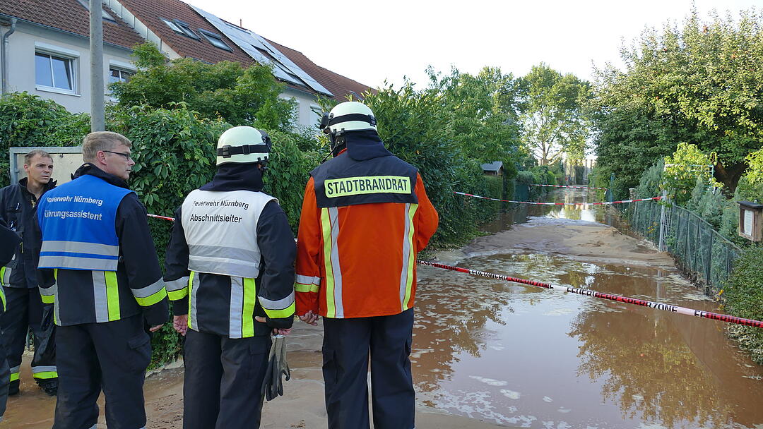 Wie von einem Wasserfall wurden Keller geflutet