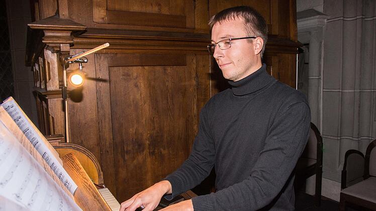 Ludwig Wolf (im Bild) wirkte nicht nur an der Uraufführung der "Toccata für Orgel und Schlagwerk" von Jonas Göbel mit, sondern präsentierte auch eine Toccata für Orgel von Theodore Dubois.