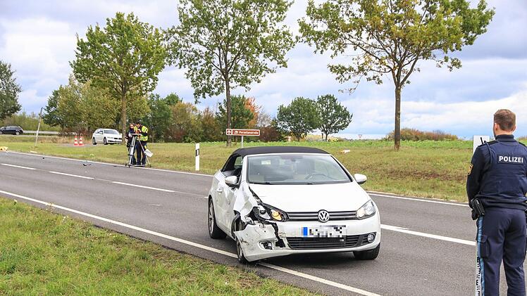 Schwerer Unfall bei Bamberg: Die Polizei sucht Zeugen zum tödlichen Unglück. Ein 15-Jähriger ist dabei ums Leben gekommen.  Foto:  Merzbach/News5