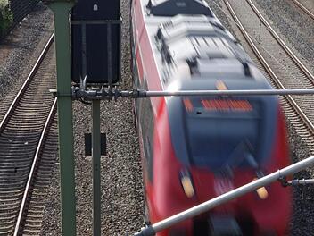 Was die regionale Anbindung betrifft, hat sich das Bahnangebot für den Kreis Kronach verbessert. Geht es um den Fernverkehr und die Preise, ist aus politischer und Nutzersicht noch Luft nach oben. Foto: Marco Meißner