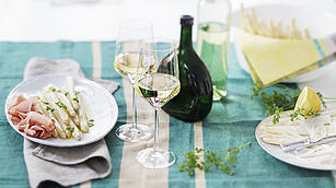 Spargel und Wein