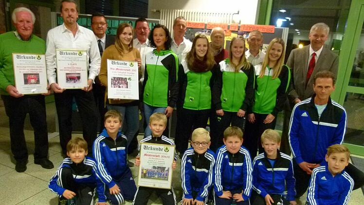 Auch Meistermannschaften konnten ausgezeichnet werden. Foto: Lothar Weidner