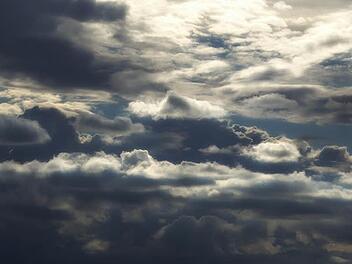 Viele Wolken, viel Regen, nur wenig Sonne: Das ist die aktuelle Wetterlage in Franken. Foto: Pixabay