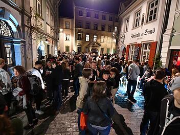 Auch ohne Sandkerwa kann es in der Sandstraße richtig voll werden. Müssen die Besucher der Sandstraße künftig fürchten, gefilmt zu werden?  Fotos: Ronald Rinklef