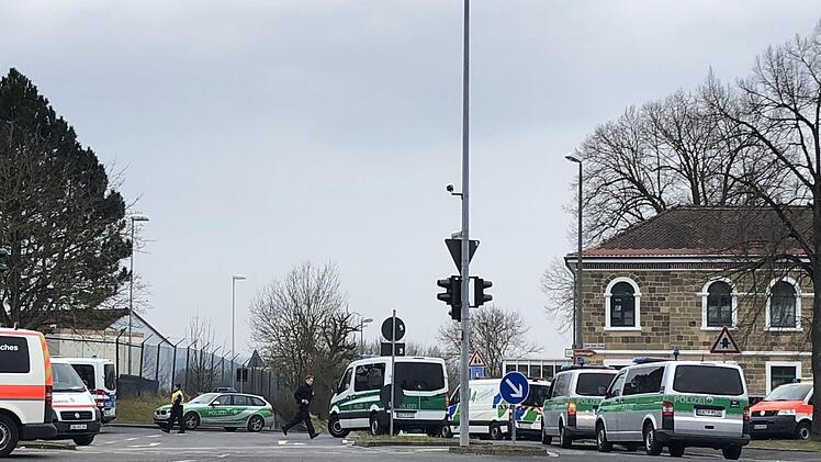 Chemie-Alarm in Schweinfurt: Die Polizei räumt dort aktuell mehrere Wohnungen. Foto: NEWS5 / Merzbach