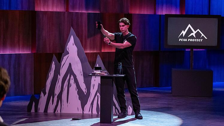 Er ist noch nicht lange 17 Jahre, steht aber schon in der VOX-Gr&uuml;ndershow im Scheinwerferlicht: Christopher aus &Ouml;sterreich sammelt f&uuml;r sein Handy-Sicherungsseil 75.000 Euro ein.