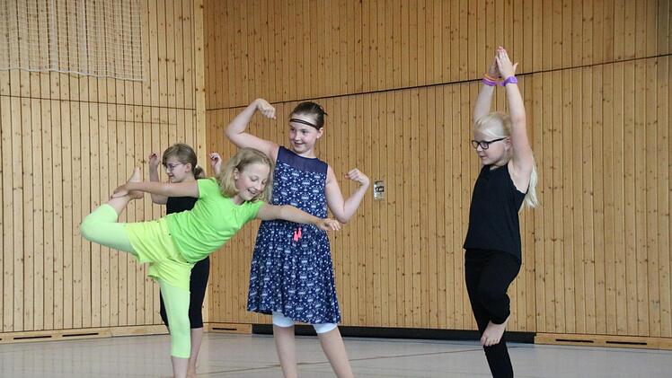 Tanz im Zauberwald: Paula und ihre Freundinnen sind begeistert. Foto: Kathrin Kupka-Hahn