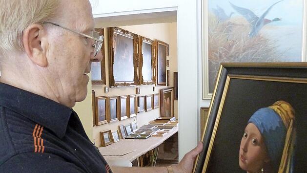 Andreas Oppel mit einem seiner Werke Foto: Werner Reissaus