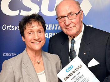 Dr. Gudrun Heil-Franke führt weiterhin den CSU-Ortsverband Reiterswiesen-Arnshausen. Sie ehrte Siegfried Kiesel für dessen 50-jährige Mitgliedschaft in der CSU.  Foto: Peter Rauch