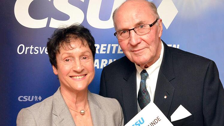 Dr. Gudrun Heil-Franke führt weiterhin den CSU-Ortsverband Reiterswiesen-Arnshausen. Sie ehrte Siegfried Kiesel für dessen 50-jährige Mitgliedschaft in der CSU.  Foto: Peter Rauch