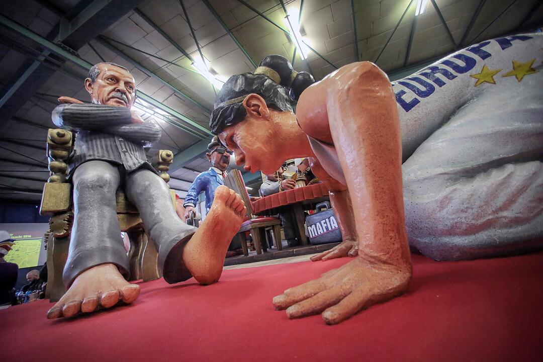 Motivwagen für Mainzer Rosenmontagszug