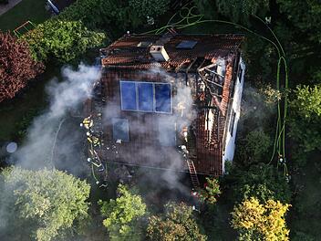 In Bamberg hat es  am frühen Montagmorgen  in einem Einfamilienhaus in der Dr.-Thomas-Dehler-Straße gebrannt.  Foto: News5/Merzbach