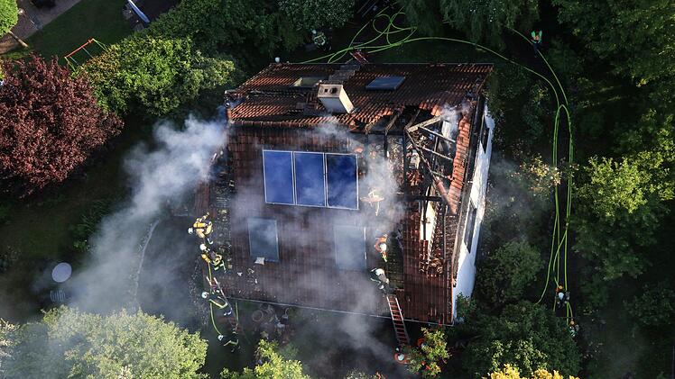 In Bamberg hat es  am frühen Montagmorgen  in einem Einfamilienhaus in der Dr.-Thomas-Dehler-Straße gebrannt.  Foto: News5/Merzbach