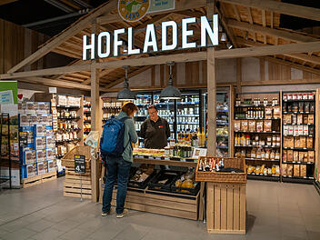 Bayreuth: Hofladen im Supermarkt feiert einjähriges Jubiläum - "Umsatz von Anfang an gut"