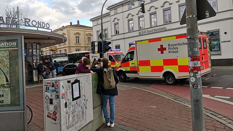 Bamberg: Zwei Frauen verletzen sich in Stadtbus - was war passiert?
