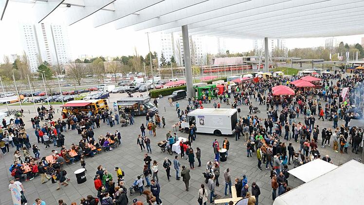 "7. Foodtruck RoundUp" auf dem Vorplatz der NürnbergMesse. Foto: Ute Wünsch / Markus Wolf