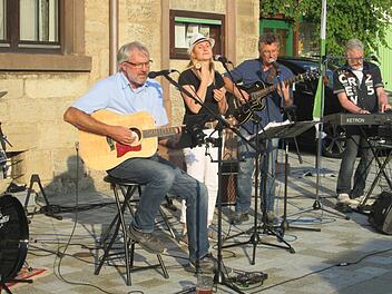 Auch Tamara Project und Co in reihten sich bei den Sommerkonzerten des Hamulissimo ein (v. l.) Michael Fahrmeier, Claudia König, Martin Seeberger und Klaus Schmier.