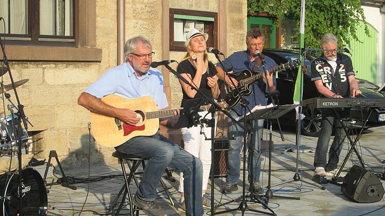 Auch Tamara Project und Co in reihten sich bei den Sommerkonzerten des Hamulissimo ein (v. l.) Michael Fahrmeier, Claudia König, Martin Seeberger und Klaus Schmier.